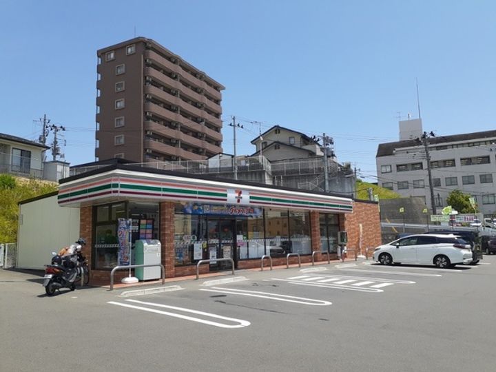 ヘルツ・アスの周辺