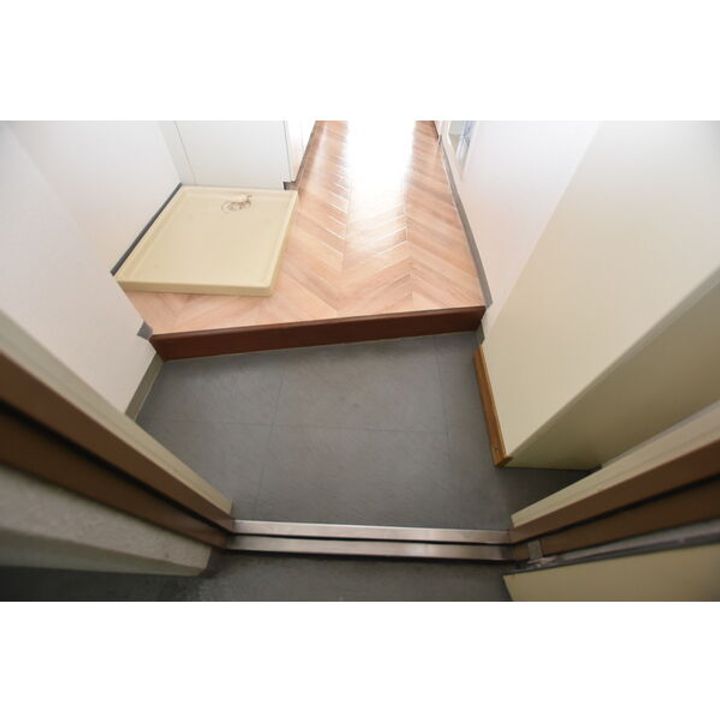 ダイアパレスリバーサイド八幡206の玄関