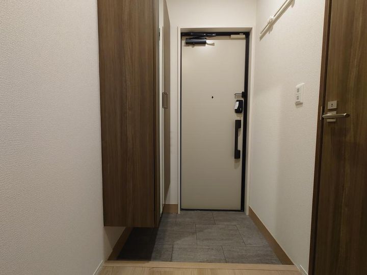 DーROOM連坊の玄関