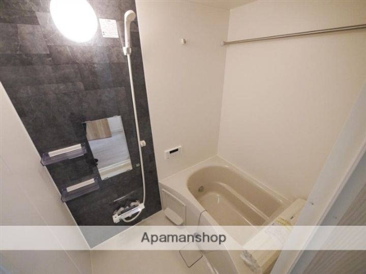 シンセーロ青葉町B棟102の風呂