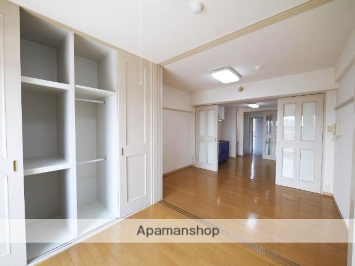 宮城県仙台市若林区連坊小路の賃貸マンションの居間