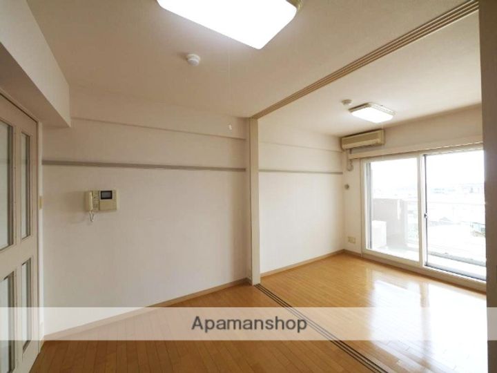 宮城県仙台市若林区連坊小路の賃貸マンションの居間