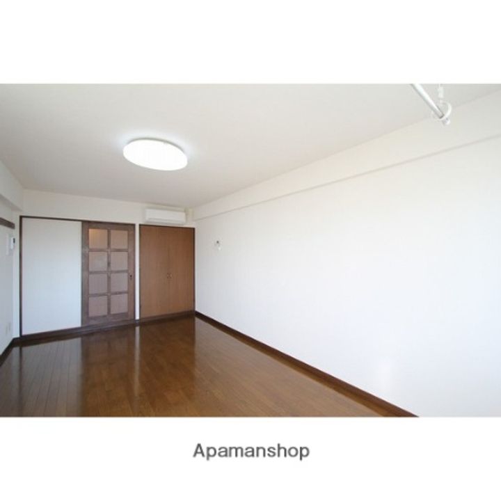 クレセントいづみ302の居間