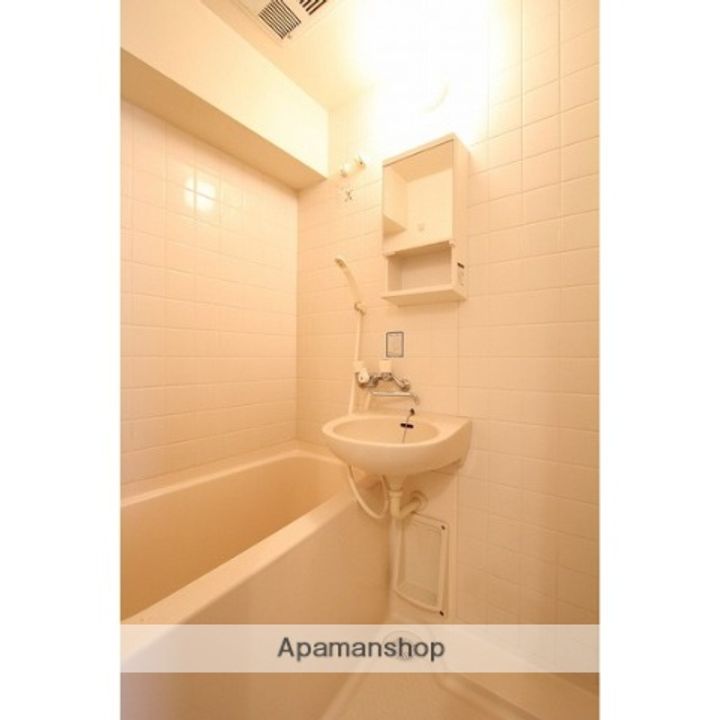 クレセントいづみ302の風呂