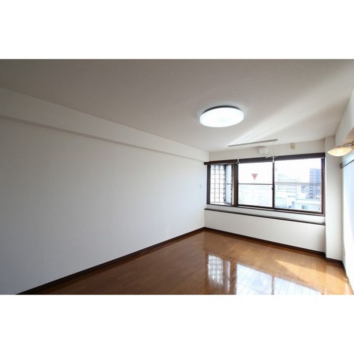 クレセントいづみ405の居間