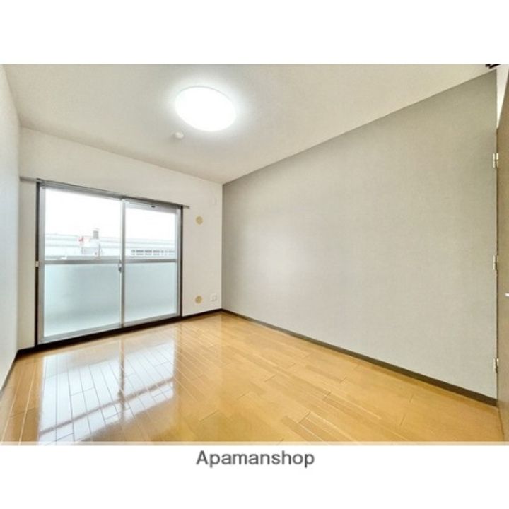 DKレジデンス泉中央506の居間