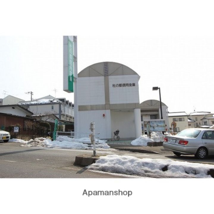 フォレ・カトル101の周辺