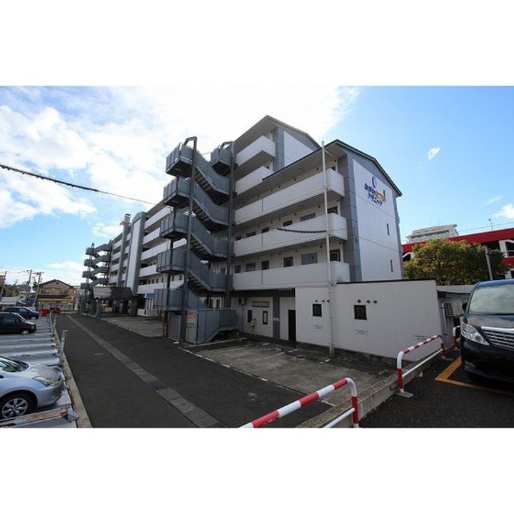 ソレイユハイツ泉中央の外観