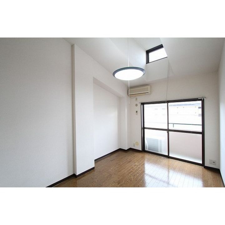 アクティブパレス百合ヶ丘B817の居間