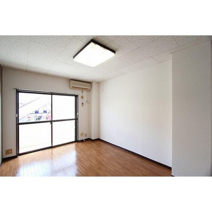 アクティブパレス百合ヶ丘B806の居間