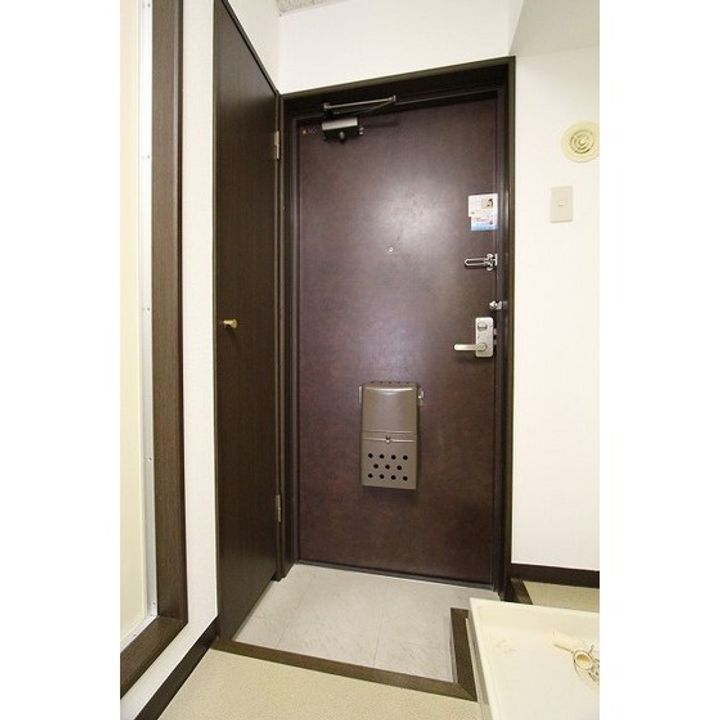 アクティブパレス百合ヶ丘B806の玄関