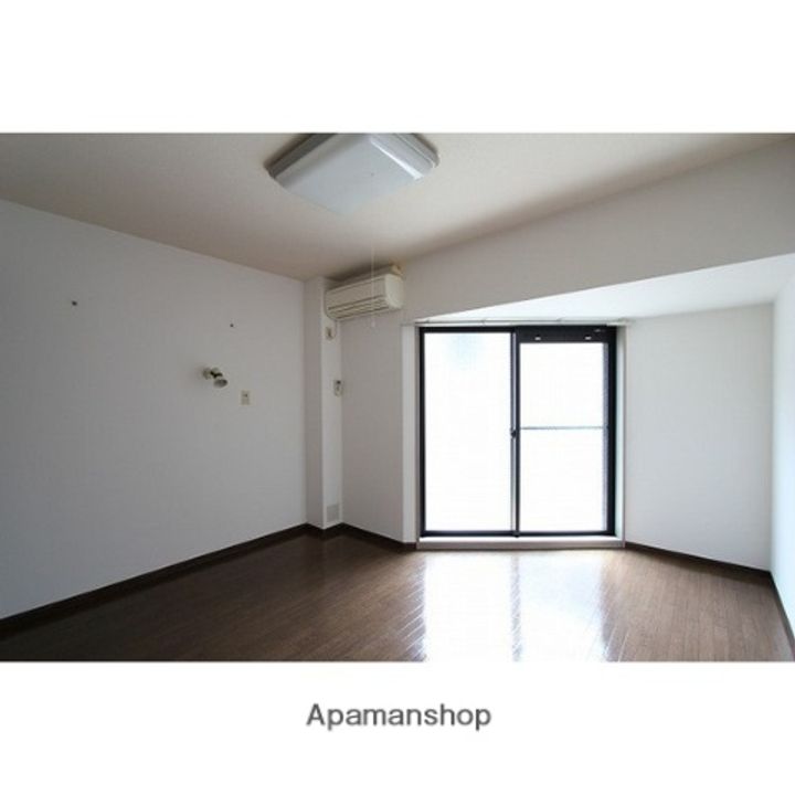 ベルシティエクセル泉108の居間