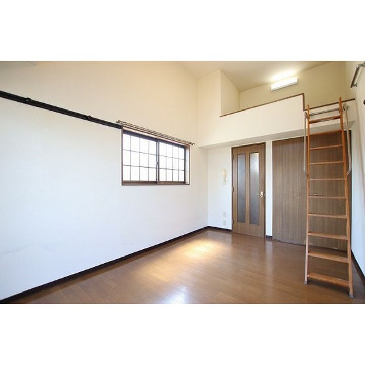 アラモード八乙女206の居間