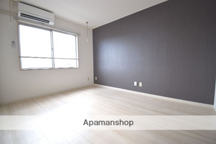 ラ・サーミ市名坂402の居間