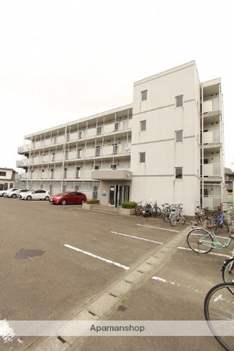 ラ・サーミ市名坂402の外観