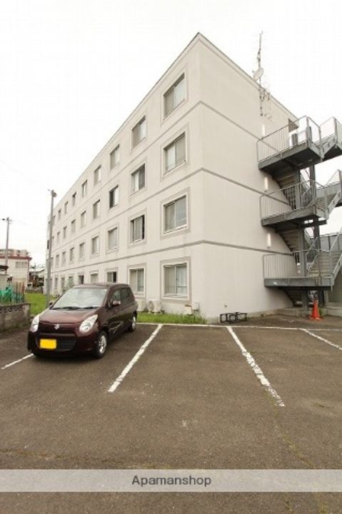 ラ・サーミ市名坂402の外観