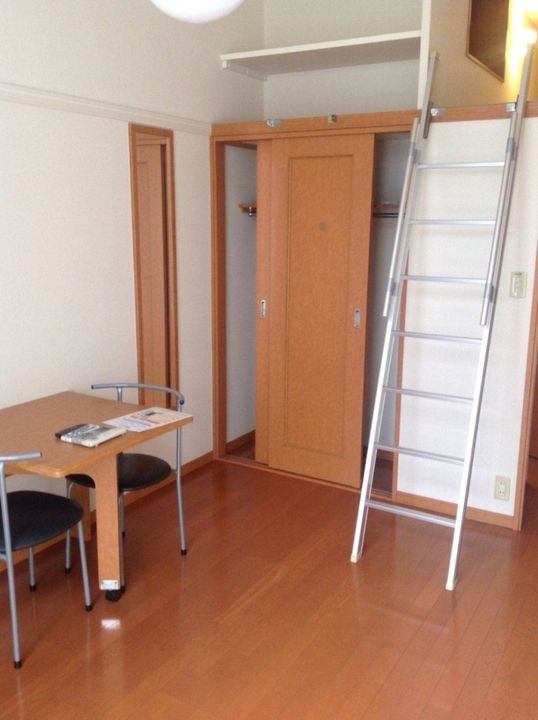 レオパレストゥウィンクルダイヤ108の居間