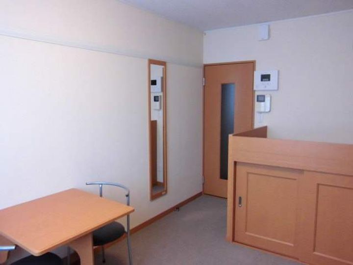 レオパレスルミナス202の居間