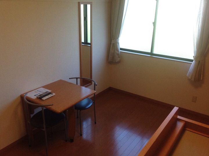 レオパレスさくらの居間