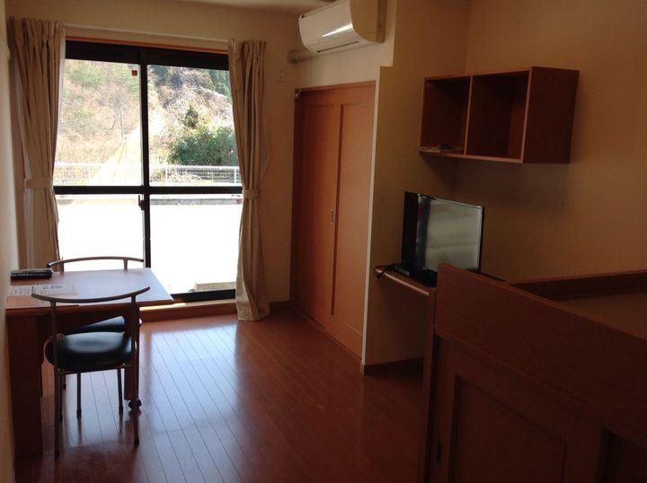 レオパレスいずみ1101の居間