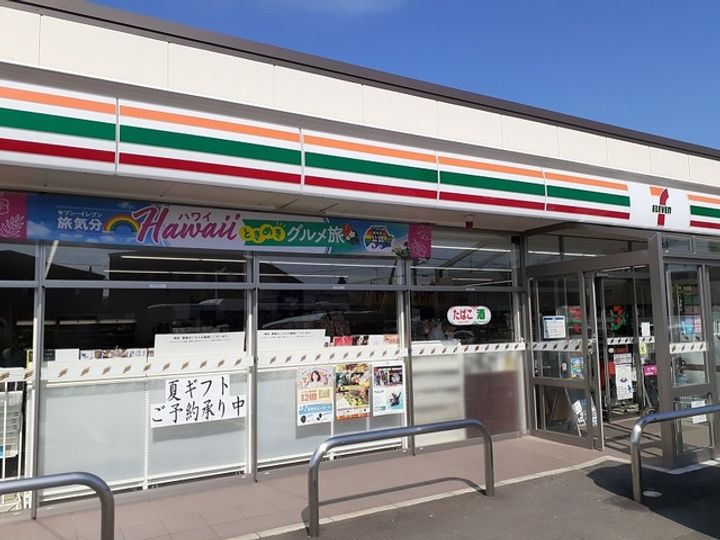 ドリームワークス 六番館の周辺