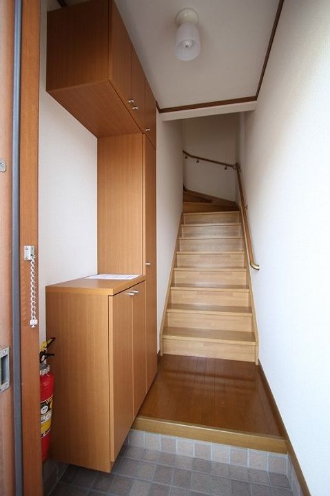 メゾンかつまた 東棟の玄関