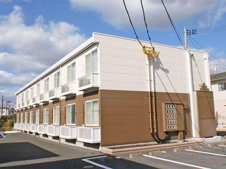 レオパレス鴻巣106の外観