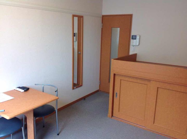 レオパレスグランドゥール富谷201の居間