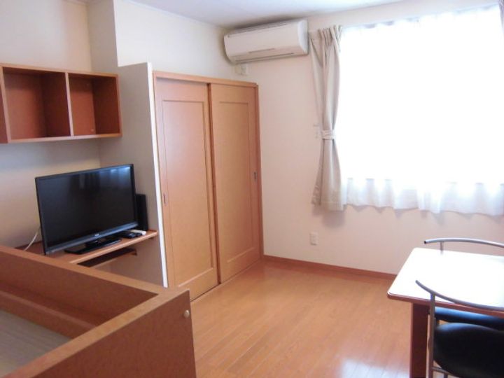 レオパレスピアーノ104の居間