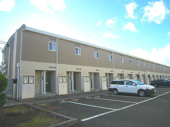 レオパレス仙港B106の外観