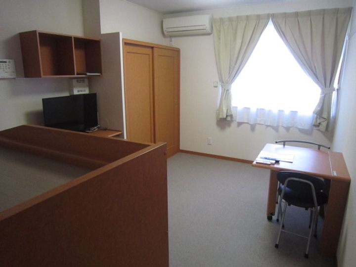 レオパレス仙港B205の居間