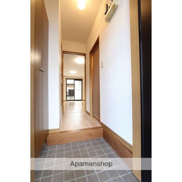 コンフォール泉103の玄関