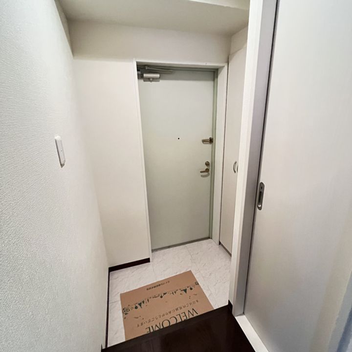 ヴィアーレ勾当台Ⅱの玄関