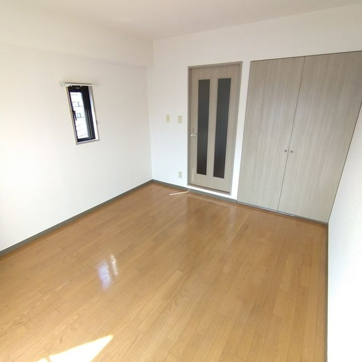 ソレイユハイツ泉中央の居間