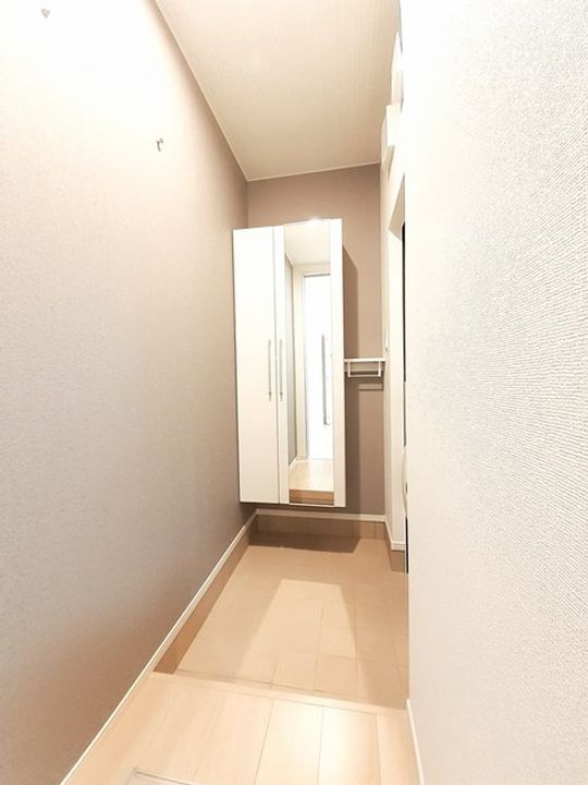 ノイ フリーデの玄関