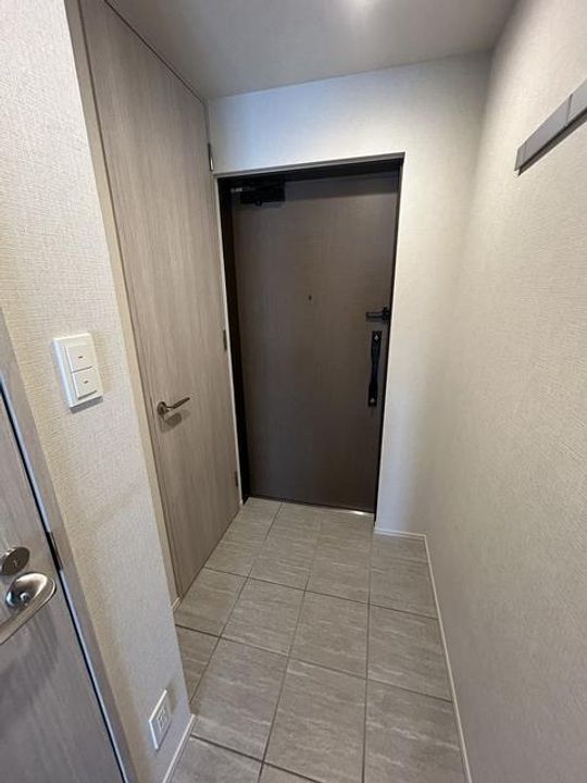 シーズンフラッツ青葉通一番町0504の玄関