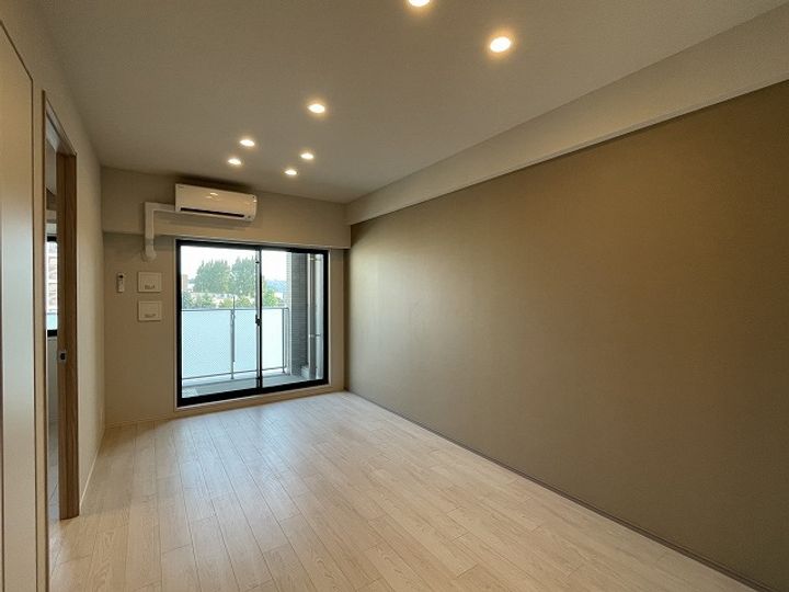 シーズンフラッツ青葉通一番町の居間