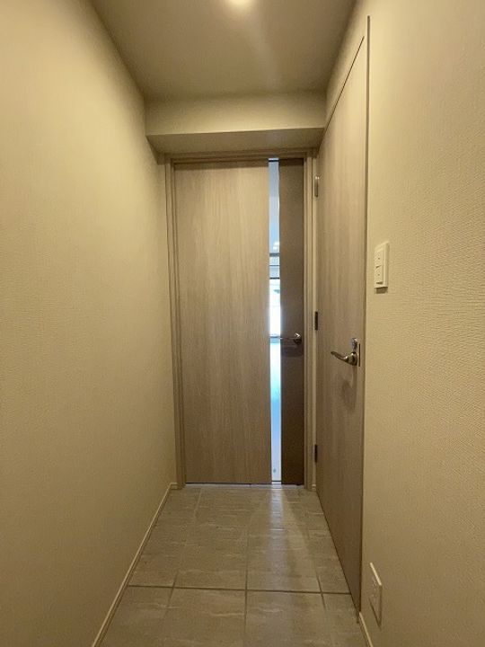 シーズンフラッツ青葉通一番町の玄関