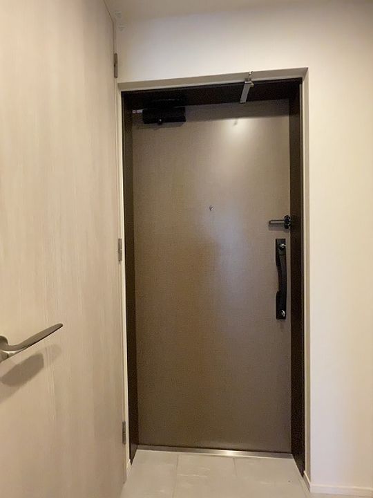 シーズンフラッツ青葉通一番町0304の玄関