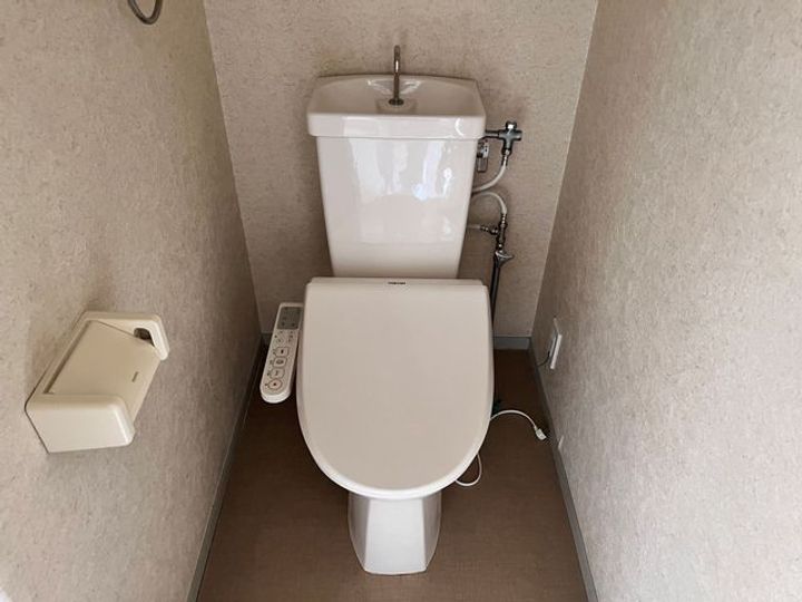 宮城県仙台市泉区東黒松の賃貸アパートの内装