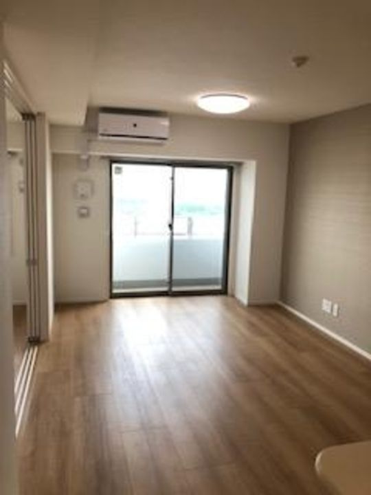 ロージェ泉中央の居間