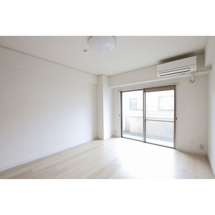 コンフォート五橋ステーション302の居間