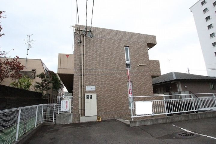 マイルストーン石名坂の外観