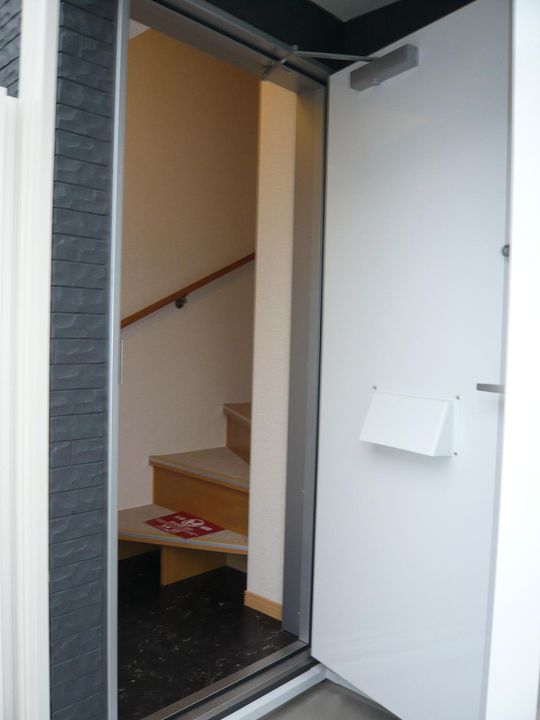 レオネクストプランドール リヴ204の玄関