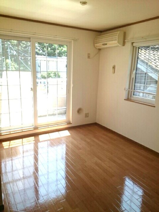 ハイツカトレアⅢ201の居間