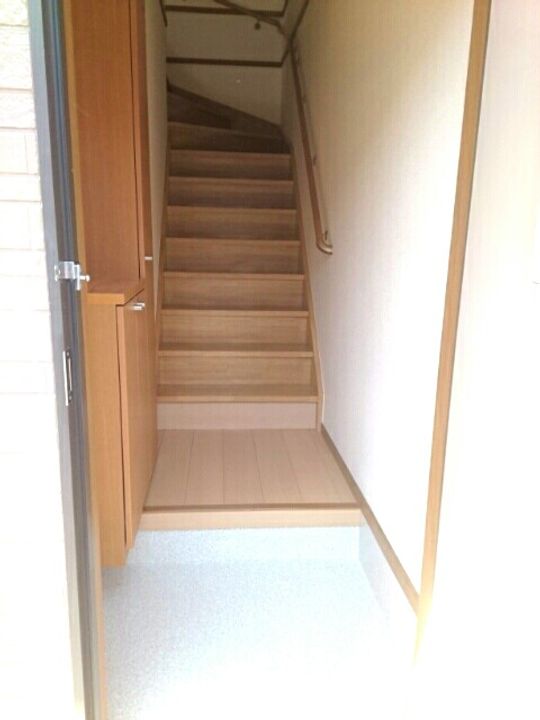 ハイツカトレアⅢ201の玄関