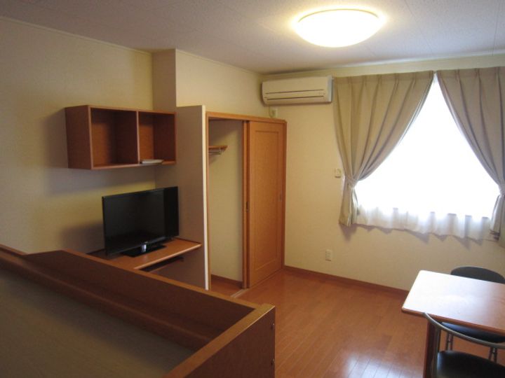 レオパレス仙港A108の居間