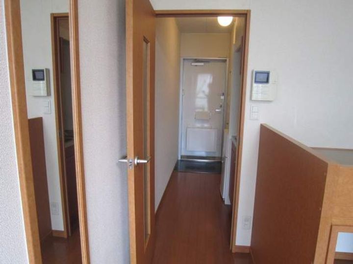 レオパレスツルカメ荘201の玄関