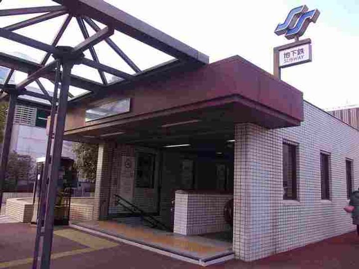 クレストールAの周辺