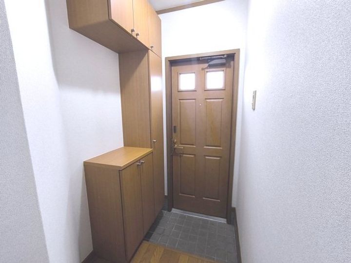 ソレアードAの玄関